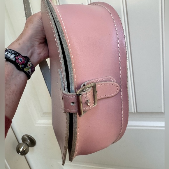 Zachels Pink Leather Saddle Bag Crossbody Purse. 9.5” by 7.5” by 2.5” - Picture 4 of 9